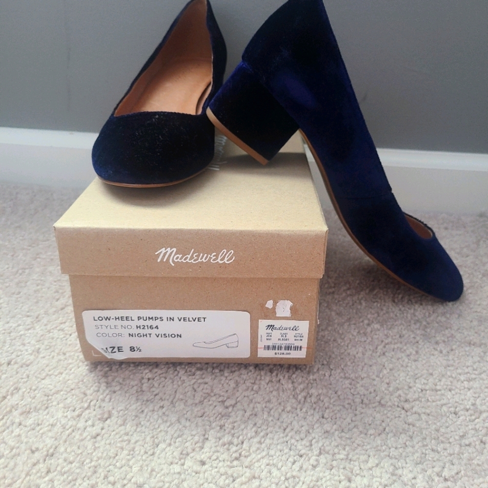 Madewell Low-Heel Pump in Velvet